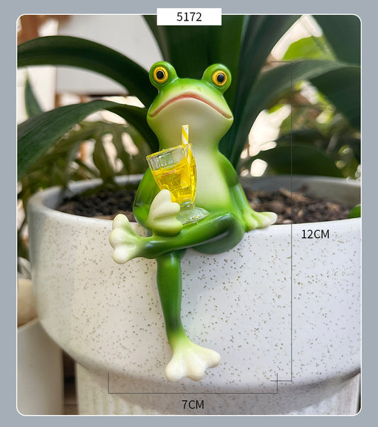 2 Pcs Green Realistic Frog with Legs Crossed Pot Hanger - Glass Fish Tank Edge Decor, Outdoor Garden Animal Ornament, Hanging Planter Decoration